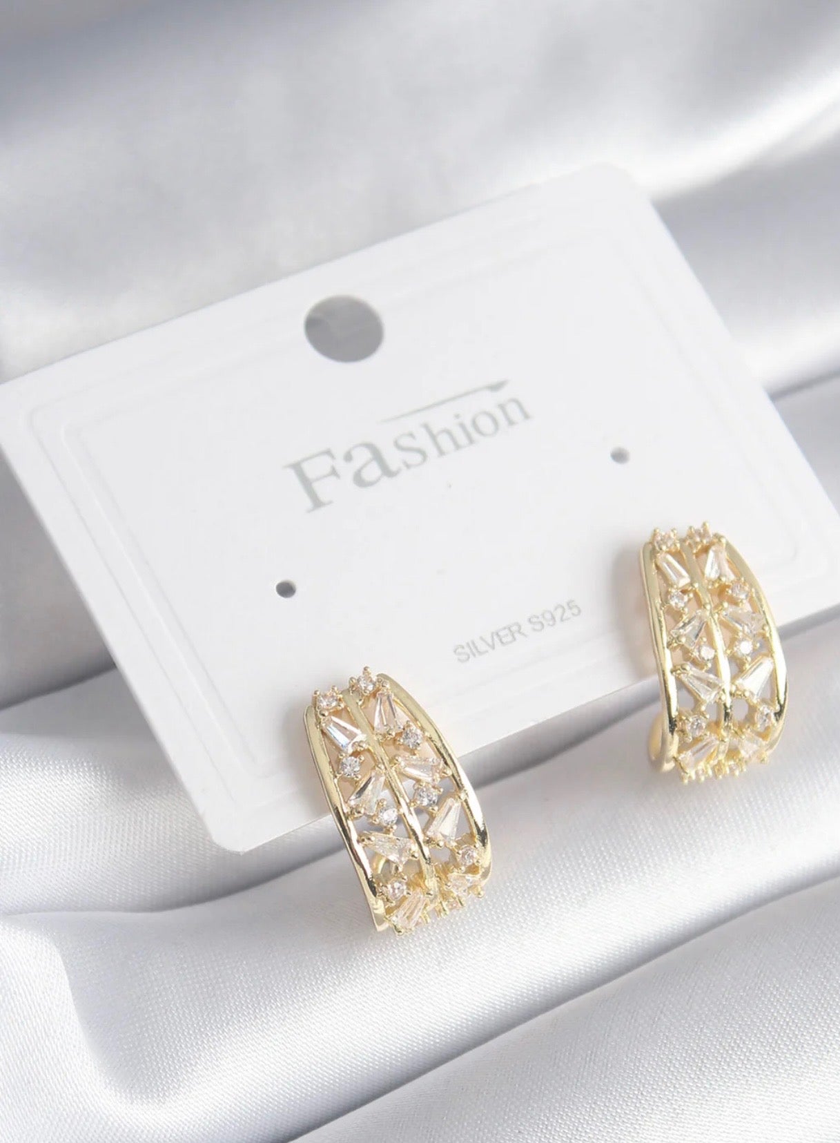 EBJ GOLD COLOR ZIRCON STONE WOMEN’S EARRINGS WITH RICE PATTERN