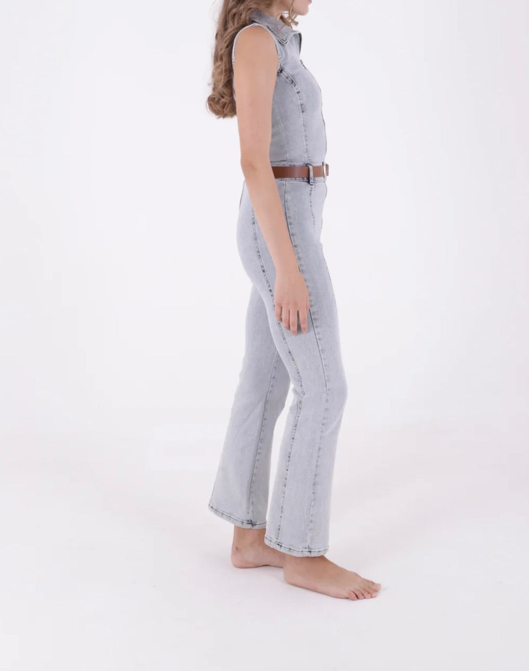 SLEEVELESS DENIM JUMPSUIT WITH ZIPPER AND BELT